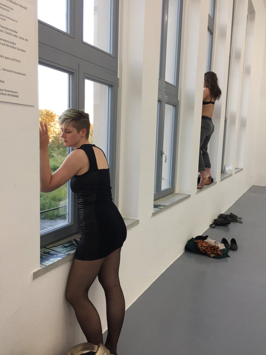 HeymannAnja's tweet photo. @galeriedreiringe #galeriedreiringe #performance #participate #areyouhappyinthismodernworld #running till 12.july @HeymannAnja @galeriedreiringe @MDBKLeipzig https://t.co/XxGc0Ax91a