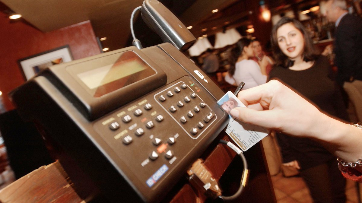 TheAbsTimes's tweet photo. Having your ID scanned at a bar sucks for your privacy, according to a new report https://t.co/2o46sNirFs https://t.co/fD3xxOIHFX