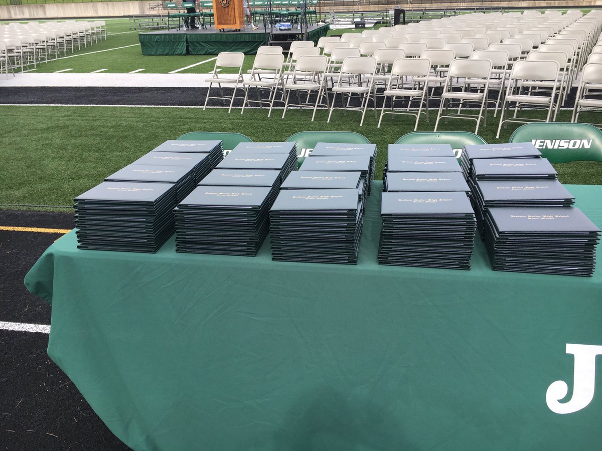 bgrahamJPS's tweet photo. Almost time for the class of 2019’s big day! https://t.co/A8Ad5qO2kX