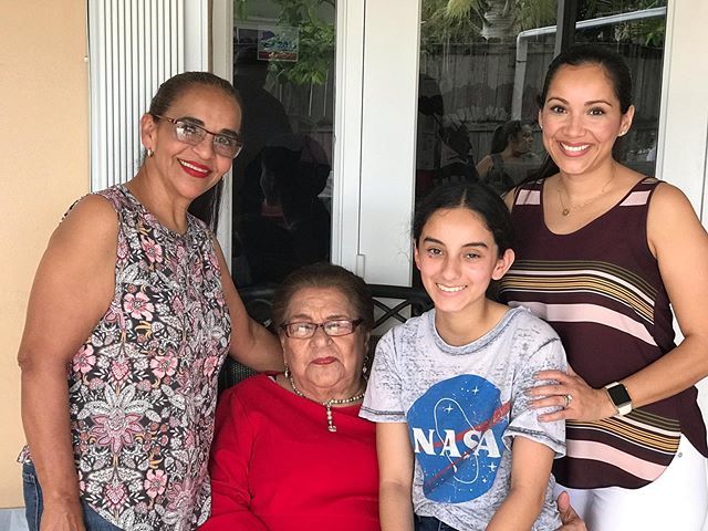 skrewilui's tweet photo. Feliz día de las madres para mis mamás Nicaragüenses! Especialmente a la mejor mamá de todas, la mía.  A mi hermana querida, a mi abuelita y a todas las madres en Nicaragua! https://t.co/wgy6WVuAbs https://t.co/Fc0hNIXF09