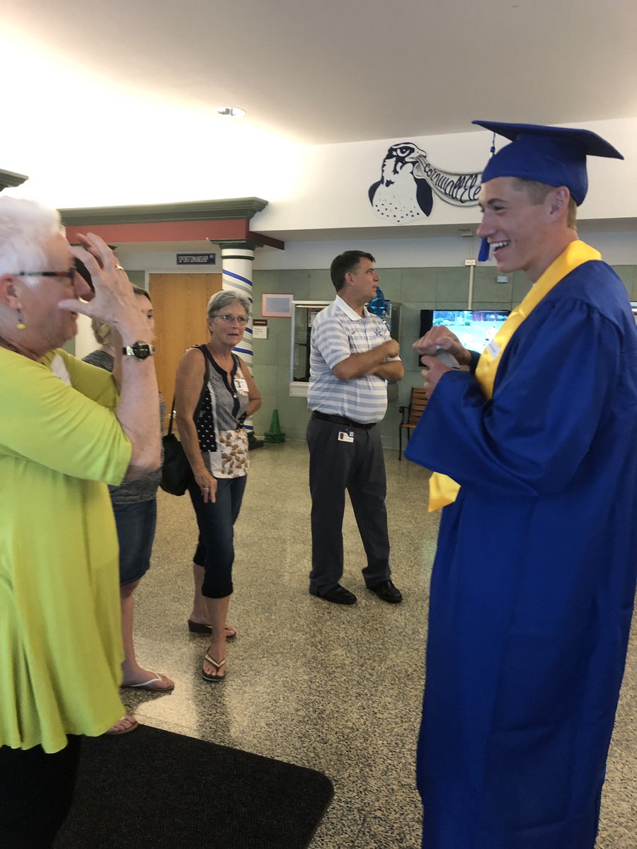 TheRealKaraReed's tweet photo. Graduating seniors visited #CornwallElementary for a Falcon Finale. Congratulations, Class of 2019! #CornwallRocks #FalconPride https://t.co/KkkGcKXTkA