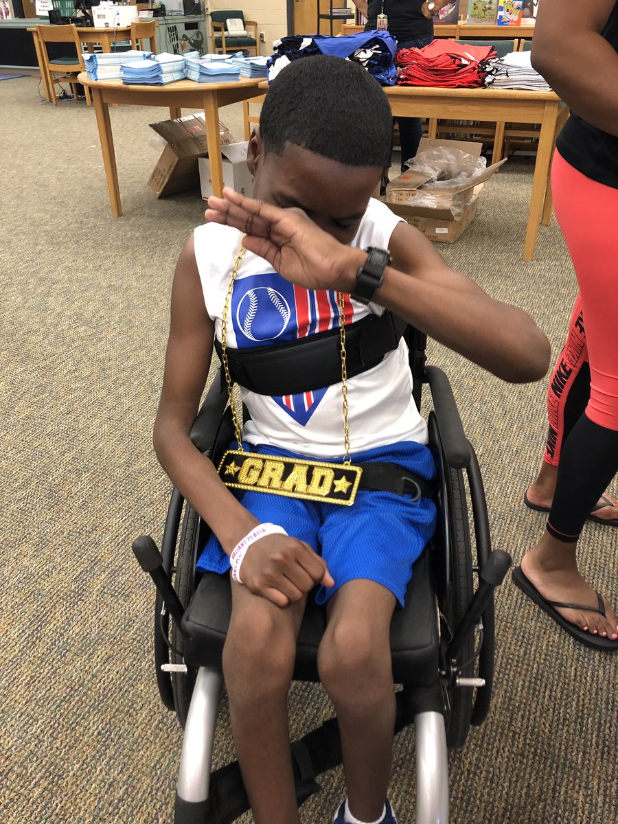 ScorpionSquad5's tweet photo. Look who came by to see us today!!! #highschooler #grad #showoff 💙@SMSScorpions @RichlandOne @JDavid_Adams, here’s your dab! 😂 https://t.co/VFNaMhE6Iz