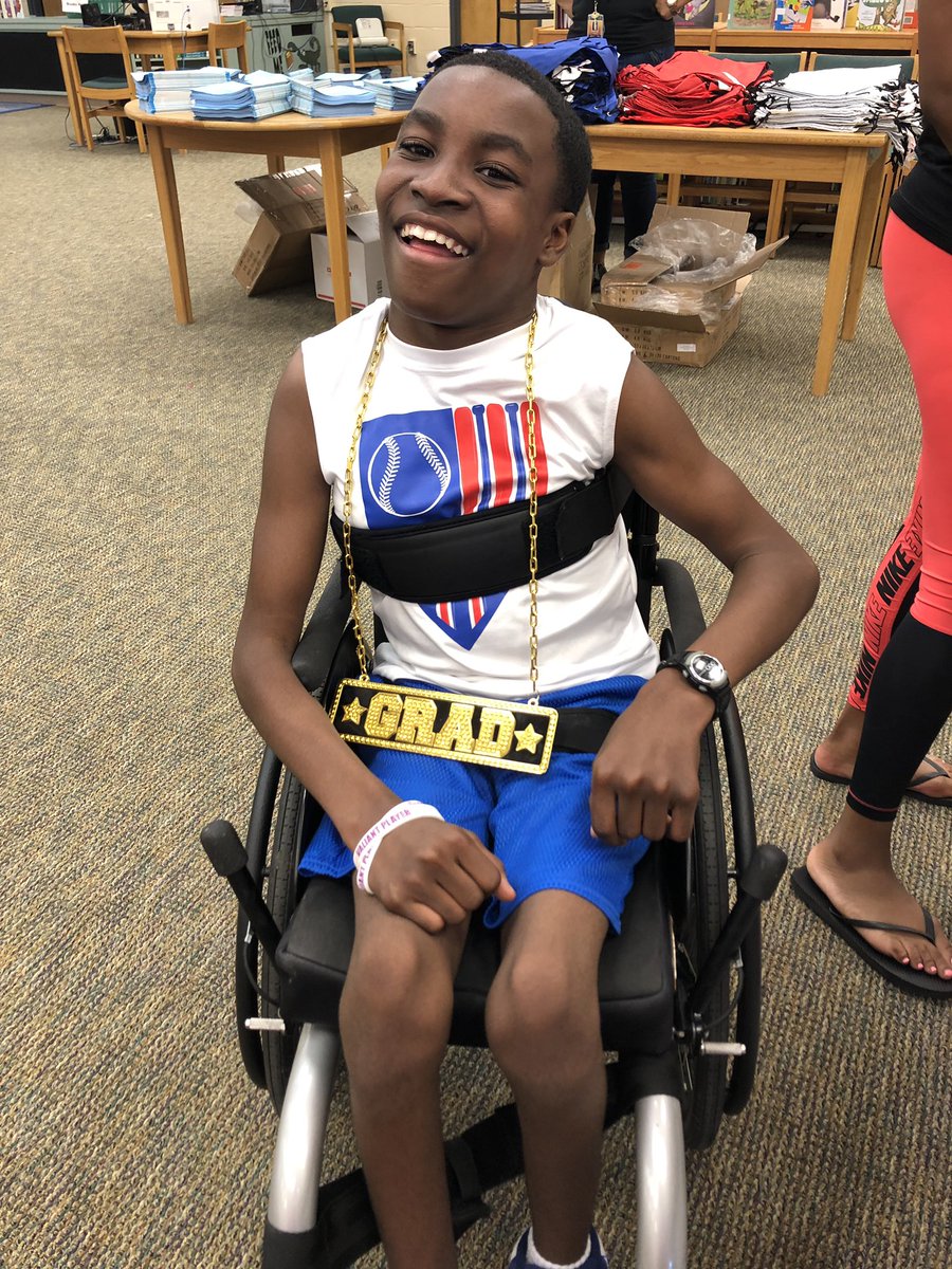 ScorpionSquad5's tweet photo. Look who came by to see us today!!! #highschooler #grad #showoff 💙@SMSScorpions @RichlandOne @JDavid_Adams, here’s your dab! 😂 https://t.co/VFNaMhE6Iz