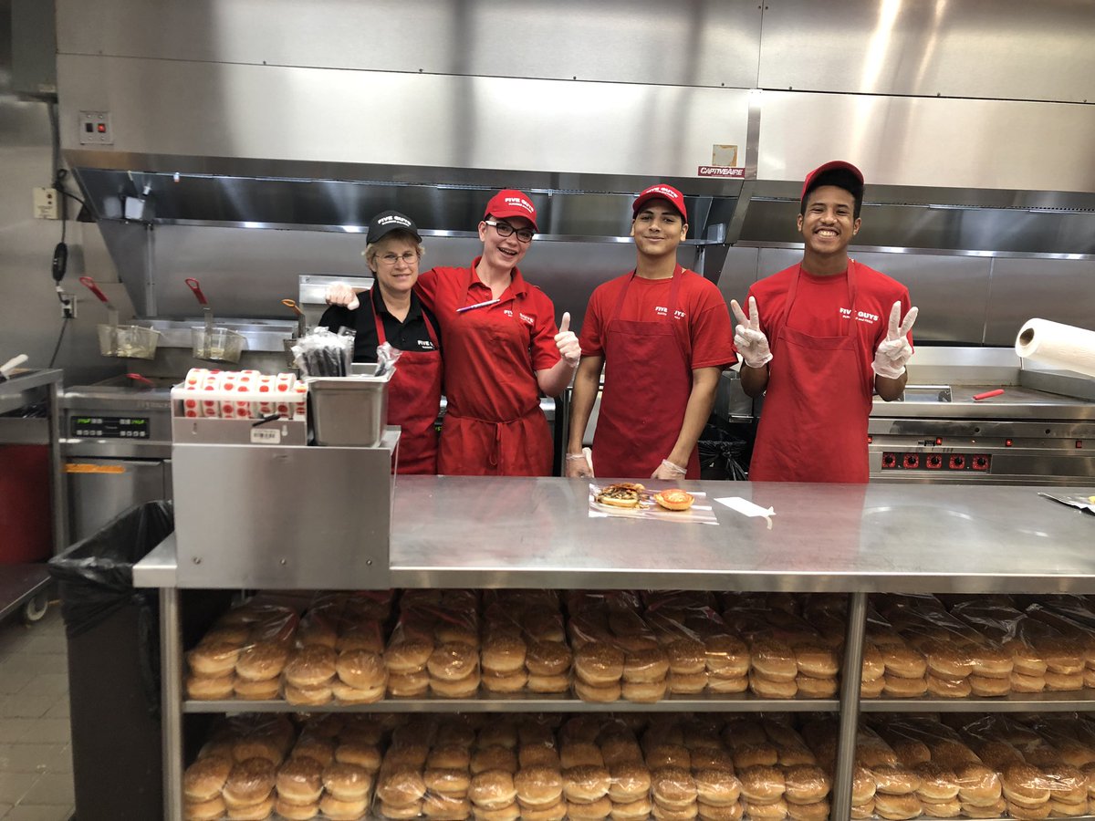 FiveGuysCFL's tweet photo. It’s a beautiful night at Orange City! Our staff is ready for a great spirit night with Aristocats, Inc. ! Come in for dinner and support your local community! #FiveGuysSpiritNight https://t.co/gfe7EGrLeD