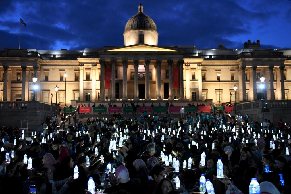 SadiqKhan's tweet photo. History was made tonight at the first ever #Iftar held here in Trafalgar Square. 

Real honour to break my fast with Londoners of all faiths and backgrounds. 

Together we sent the message loud &amp; clear: London’s diversity is our biggest strength. #Ramadan #MakingHistory https://t.co/GPpnB3hXmB