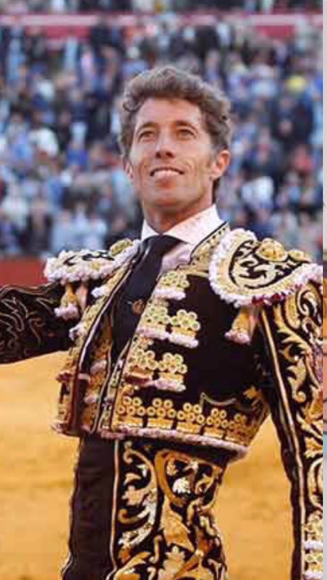 JoseL_Moreno's tweet photo. Te admiro, Escribano. Eres un torero grande. Ojalá la vida y el toreo te devuelva parte de lo que tú le entregas, que es todo. Tus amigos estaremos aquí para disfrutarlo contigo. https://t.co/ICv7YRHqlx