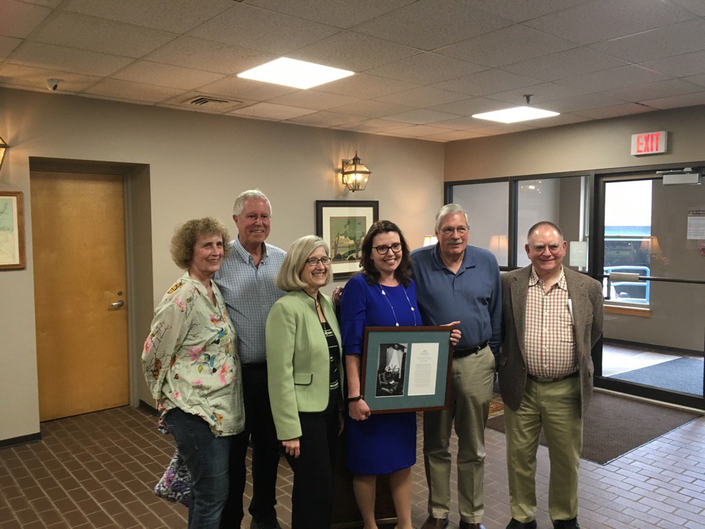 dickober's tweet photo. Thrilled to name Keene City Mgr Elizabeth Dragon our 2019 Gross Fellow for public service excellence. @nhcfoundation https://t.co/VpHDRnY3XJ