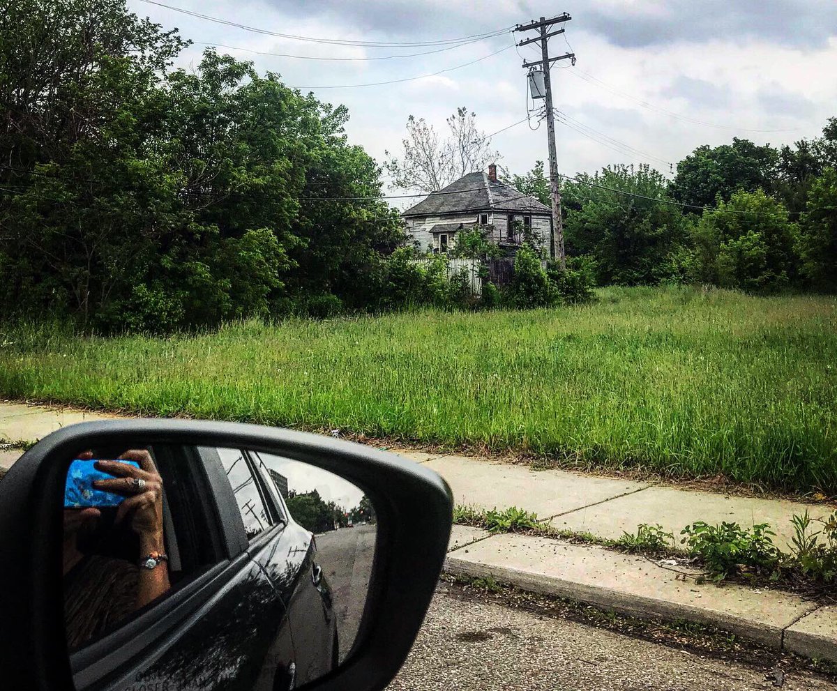 selaineweeks's tweet photo. This is (still) Detroit. 😢

#motorcity #motown #detroit #urban #urbandecay #city #oncegreat #tryingtocomeback #rebirth #highlandpark #michigan #reality #USA #truth #urbanprairie not trying to make #ruinporn #lovedetroit https://t.co/Pl1MUk4t3Y