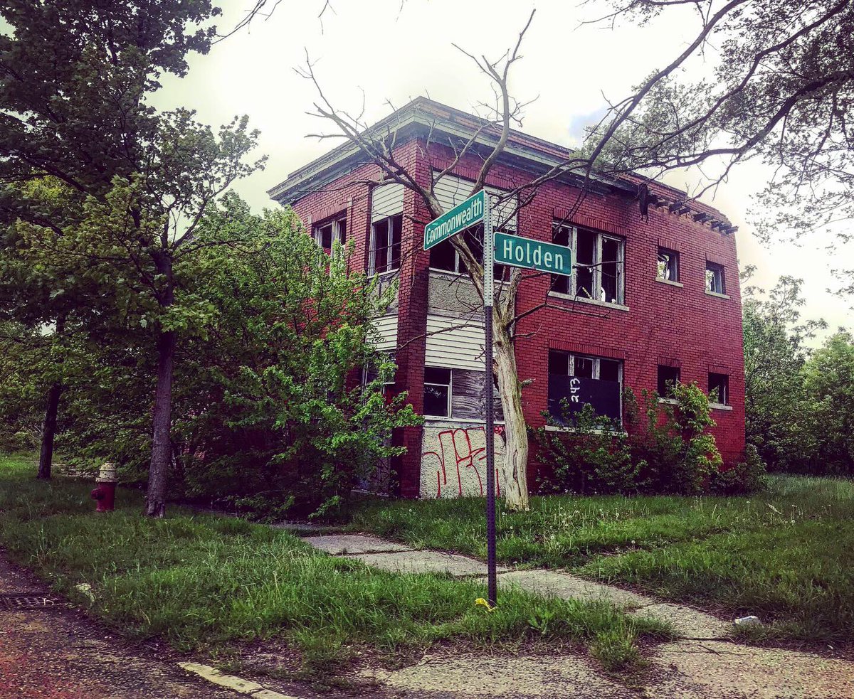 selaineweeks's tweet photo. This is (still) Detroit. 😢

#motorcity #motown #detroit #urban #urbandecay #city #oncegreat #tryingtocomeback #rebirth #highlandpark #michigan #reality #USA #truth #urbanprairie not trying to make #ruinporn #lovedetroit https://t.co/Pl1MUk4t3Y