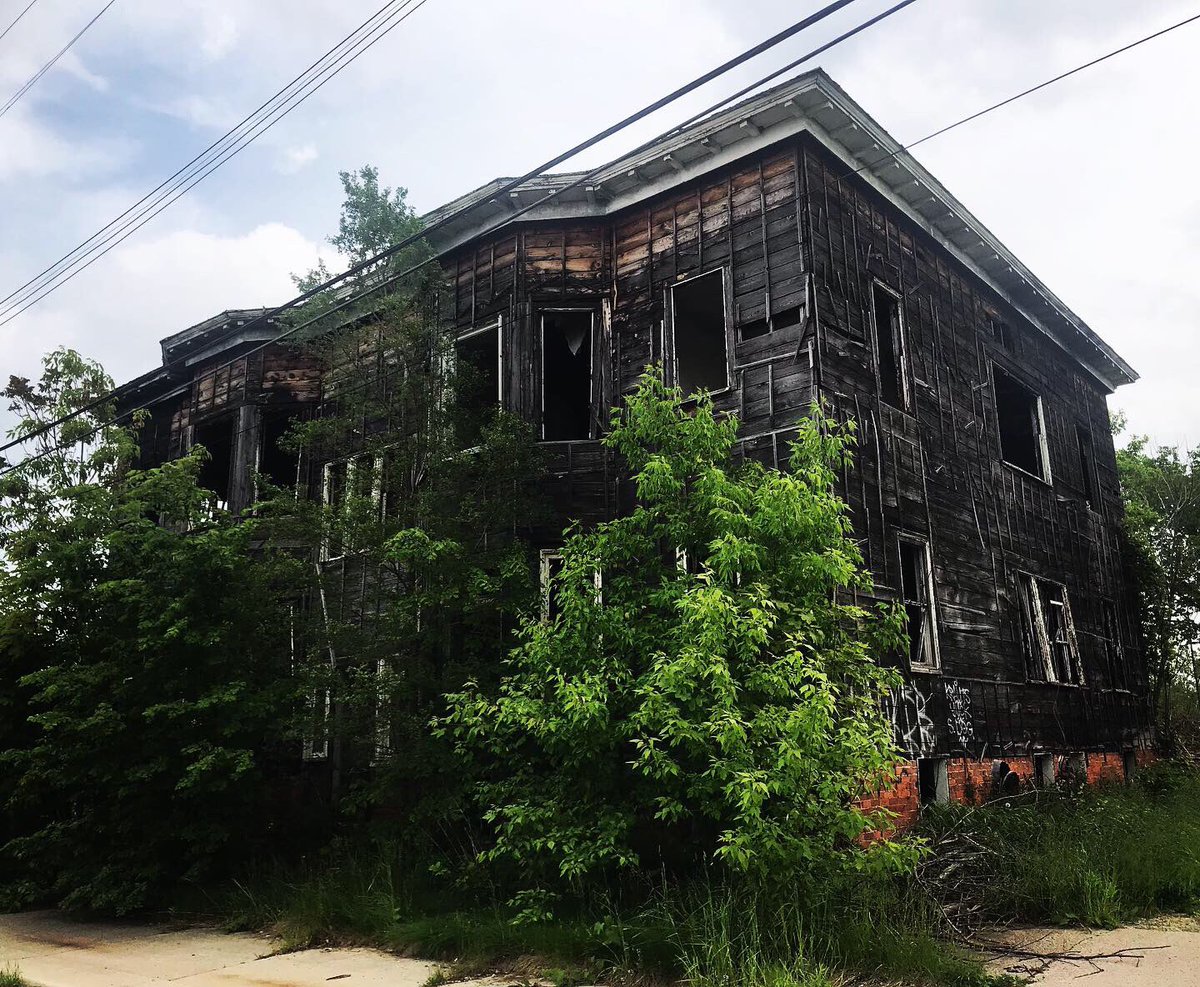 selaineweeks's tweet photo. This is (still) Detroit. 😢

#motorcity #motown #detroit #urban #urbandecay #city #oncegreat #tryingtocomeback #rebirth #highlandpark #michigan #reality #USA #truth #urbanprairie not trying to make #ruinporn #lovedetroit https://t.co/Pl1MUk4t3Y