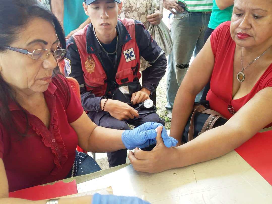 Fundasaludtru's tweet photo. Jornada de Atención Primaria en Salud en La Montañita del Mcpio Valera,  equipos médicos y del área social activados según instrucciones de la Primera Combatiente @ajacquep 
@RangelSilva4F @MPPSalud @GobTrujillo @CiudadTRU @Paisana92 https://t.co/nOAEzu68z9