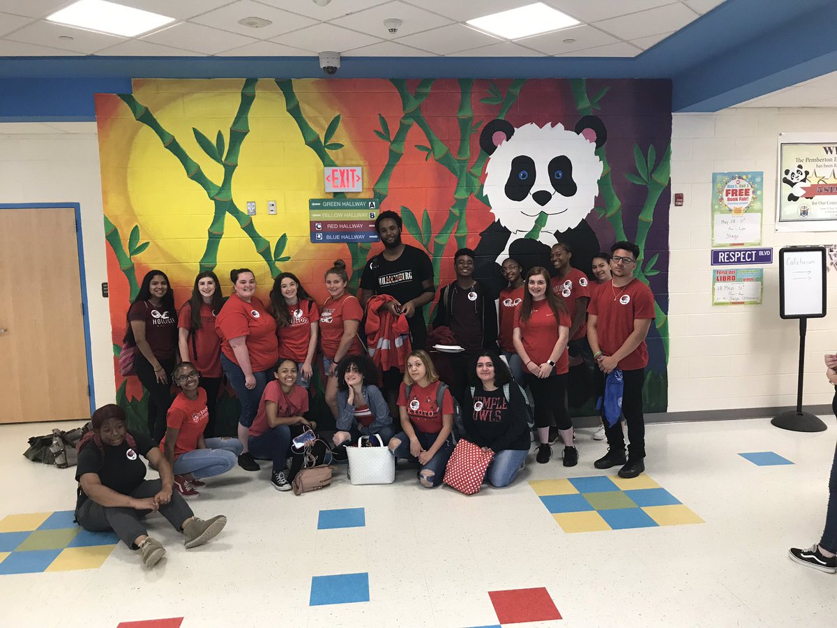 pececpandas's tweet photo. What a wonderful Family Fun Day for the Red Hallway!! We were lucky to have @pthshornets Tomorrow’s Teachers AND the Junior Class AVID to help with today’s activities ❤️ #CultivatingACaringCommunity #CrossGradeMentoring https://t.co/kEzvptV8F8