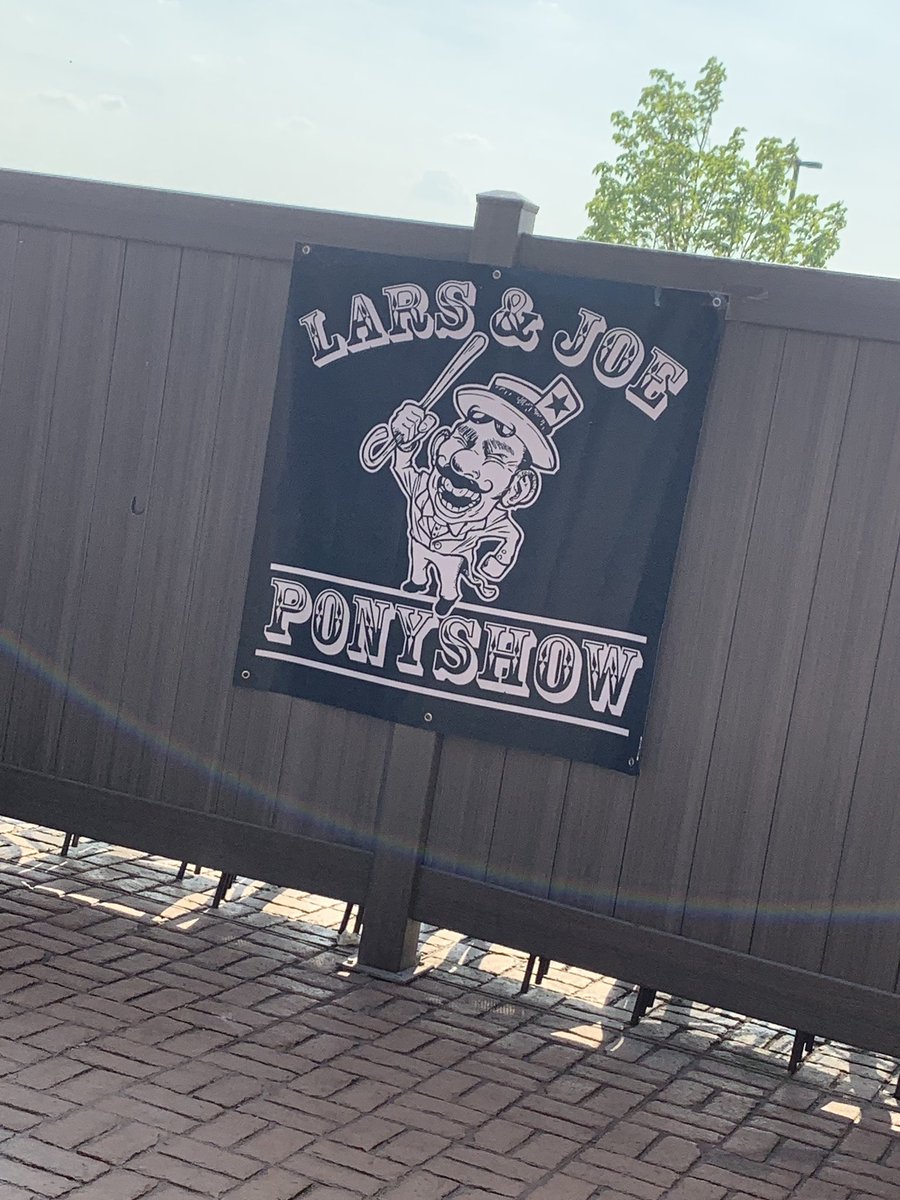 LarsJoePonyShow's tweet photo. Come to @BulldogTap tonight! We’re playing 5-9 on the patio! @BergsethBeer are out here slinging Summit beers! https://t.co/NYtWt39CmA