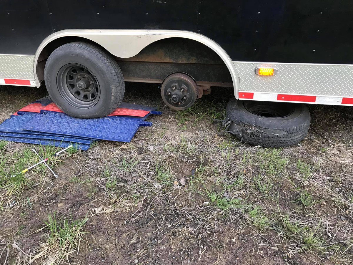 Can your timing mats do this? ^^ If they can't, you might want to reconsider your race day equipment... 👀 Check out our CT Gator mats helping out in a pinch!

To learn more about our timing equipment including our blue and orange Gator mats, visit our site today, link in bio!