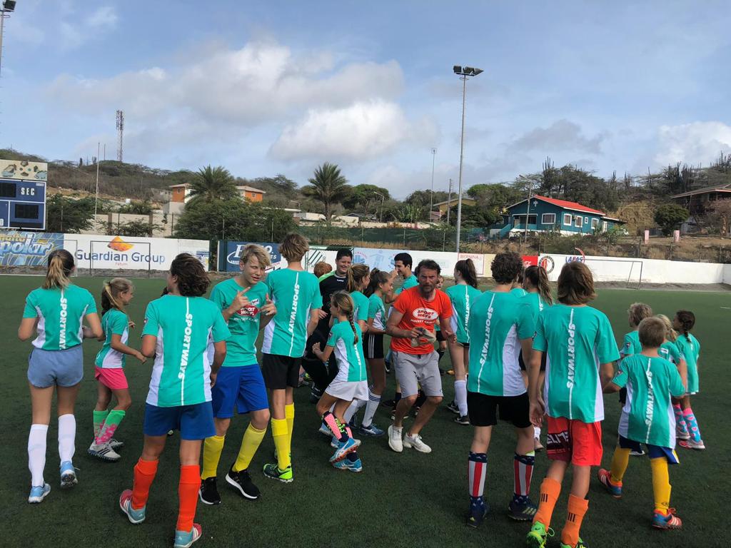 What a brilliant Event..the first SportWays HockeyCamp 2019 at Willemstad Curacao in the Caribbeans has started..managed by the SportWays Hockey Guru's Richard de Snayer and Robbert Justus.....Hockey rocks!! <a href="/FIH_Academy/">FIH 🄰🄲🄰🄳🄴🄼🅈</a> <a href="/FIH_Hockey/">International Hockey Federation</a>