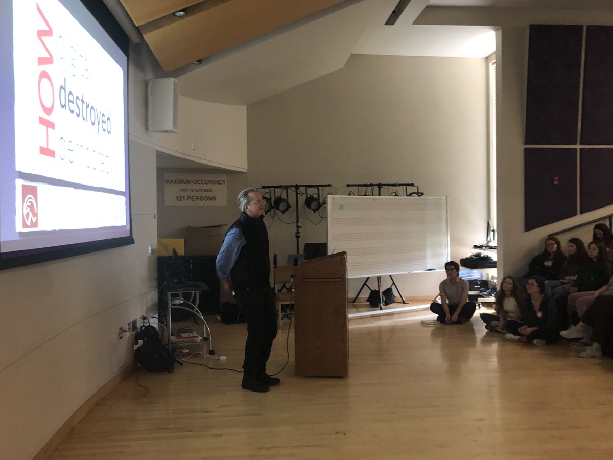 bchsspas's tweet photo. Thank you so much to Professor Lawrence Lessig (@lessig) of @Harvard_Law for sharing your expertise with the BCHS community, and challenging us to think about the role our generation can play in fixing democracy. https://t.co/SN5c6wNOXu
