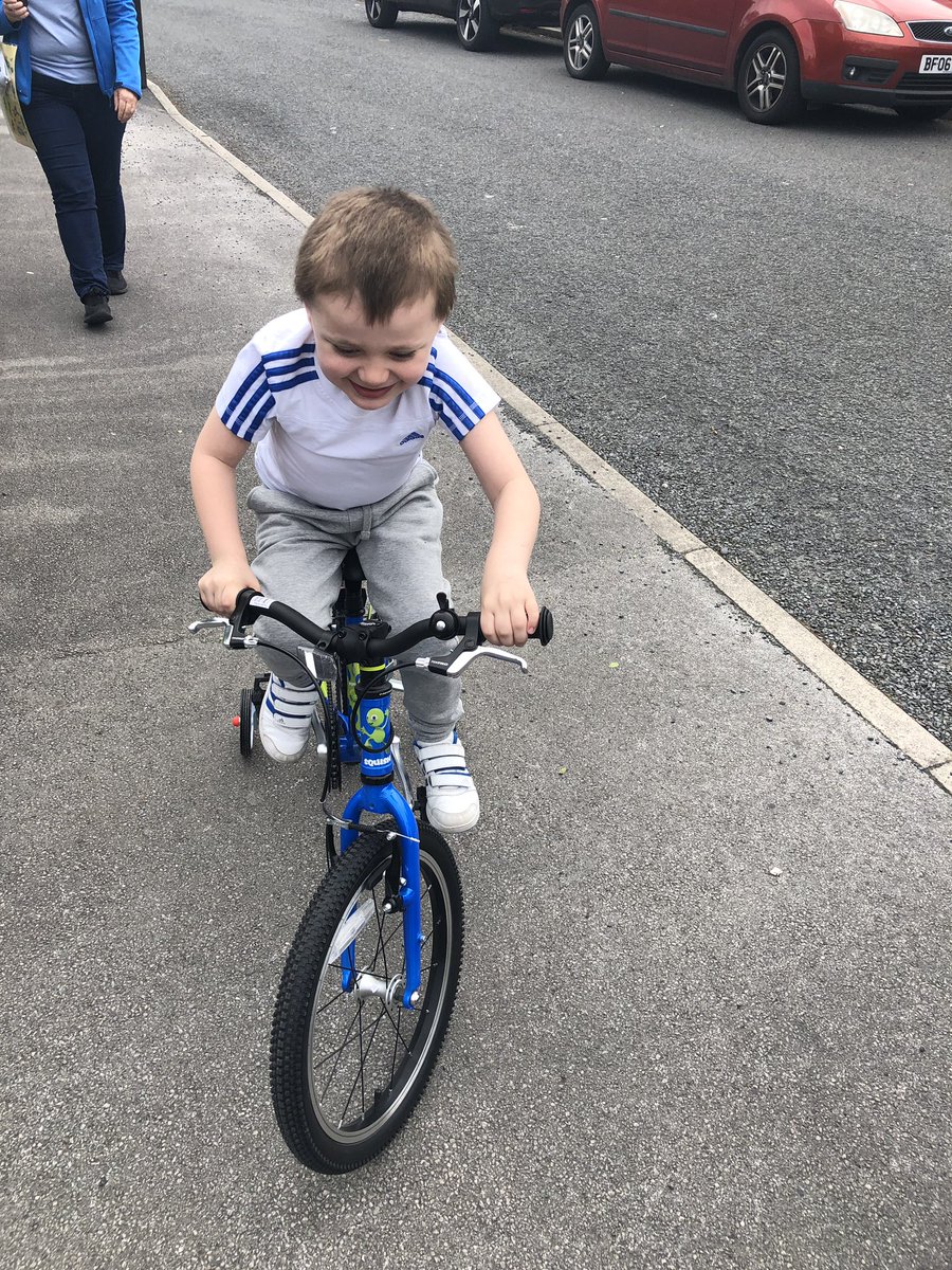 Thomas got a huge surprise yesterday in the form of a brand new bike from #CyclistsFightingCancer Charity. He LOVES his new bike. He's said when he's well he wants to raise money for charity and do a sponsored bike ride to help more poorly children. I am so proud of my boy 🧡💛🎗