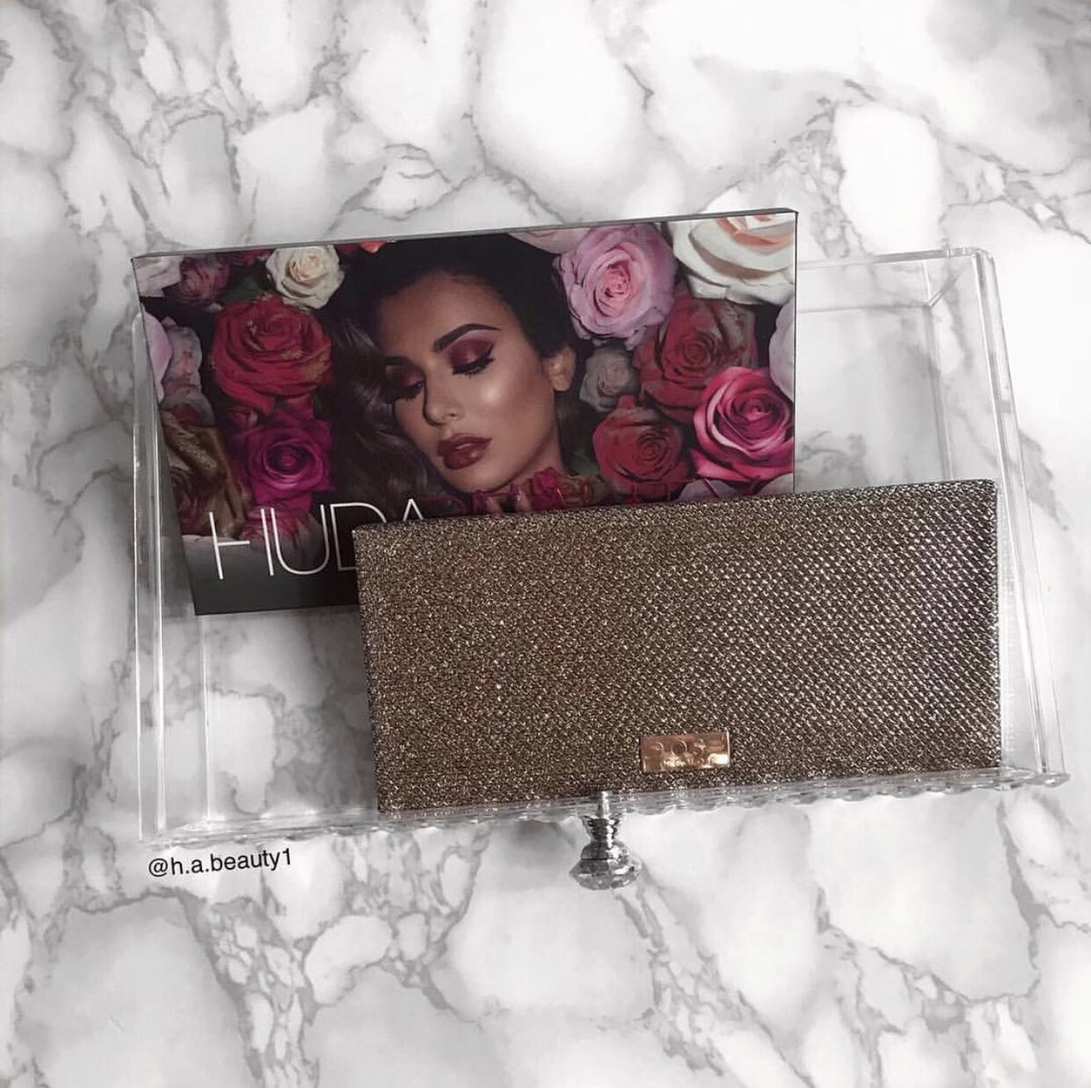ha_beauty1's tweet photo. These two palettes look so good together 💕
.
.
@hudabeauty @lustrelux @desiperkins @doseofcolors #motd #makeupfeed #makeup4glam #wakeupandmakeup #makeupmafia #makeupartist #makeupaddict #makeupjunkie #flatlay #flatlaymakeup #bblogger #flawless #flawlessbeauty #flawlessdolls https://t.co/g6HQsaGuHq
