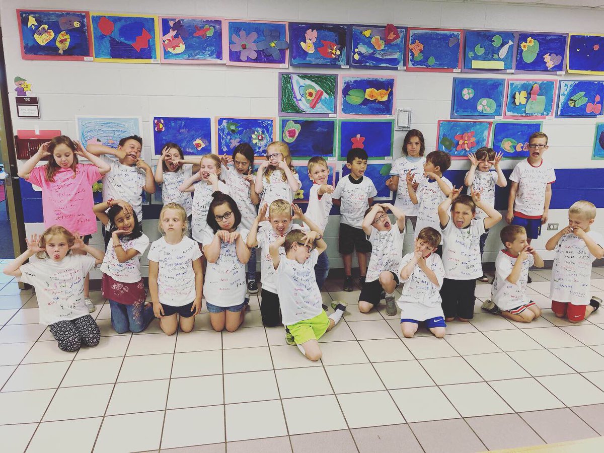 brunoskiddos's tweet photo. 1st grade T-shirt signing day! https://t.co/xzSc1TDDtS