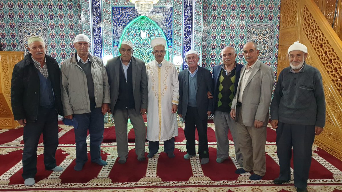 İlçe Müftümüz Muhammet Salman ve İlçe Vaizimiz Ramazan Demirel Demirözü Köyü iftar programına katıldı. İlçe Müftümüz Teravih namazı öncesi vaaz etti ve teravih namazı kıldırdı. Başta Demirözü Köyü Camii İ. H. Cihan Yabacı olmak üzere emeği geçen herkese teşekkür ediyoruz.