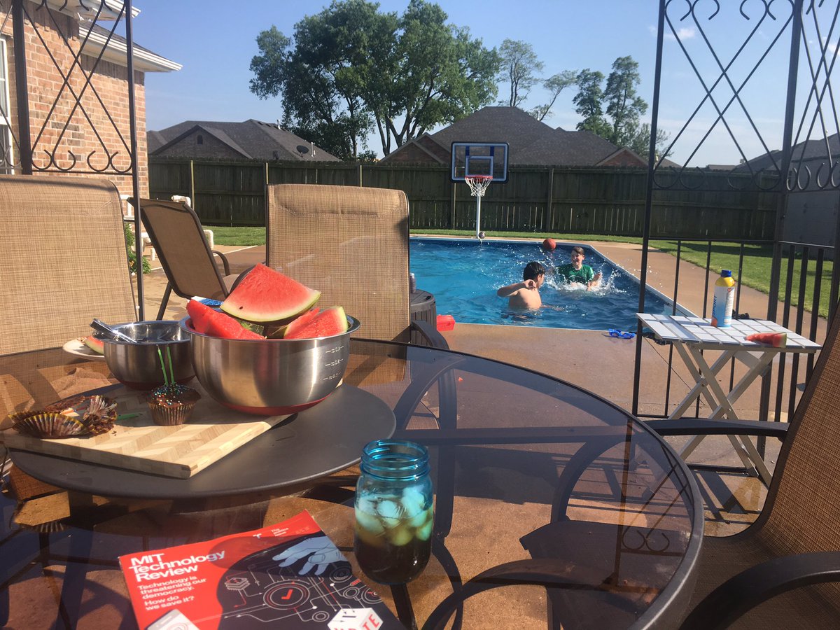 PaynterCourtney's tweet photo. Taking a moment to remember why any of us work at all #EnjoyTheSummer https://t.co/R2BSKrbcIA