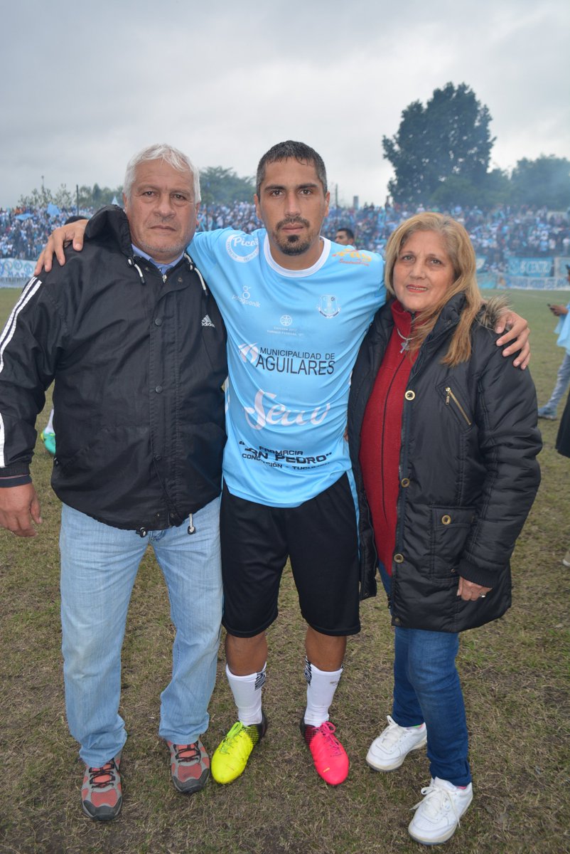 DepAguilares's tweet photo. #Refuerzo2019
Nuevamente retorna a nuestro Club despues de 2 años Jorge Diaz para reforzar nuestro plantel.
Le damos la bienvenida con un "Megusta" o un "Comentario"
#BienvenidoGordo!!! https://t.co/MuS56ZVxX9