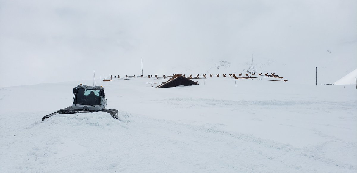 #RMNP snowplow operators from E &amp; W sides of RMNP met on Trail Ridge Rd yesterday, May 29, for the 1st time this year. Multiple spring snowstorms have pushed plow efforts back to lower elevations on Trail Ridge Rd several times. NPS photos 5/29/19 (yes-those are rooftops!). kp/ks