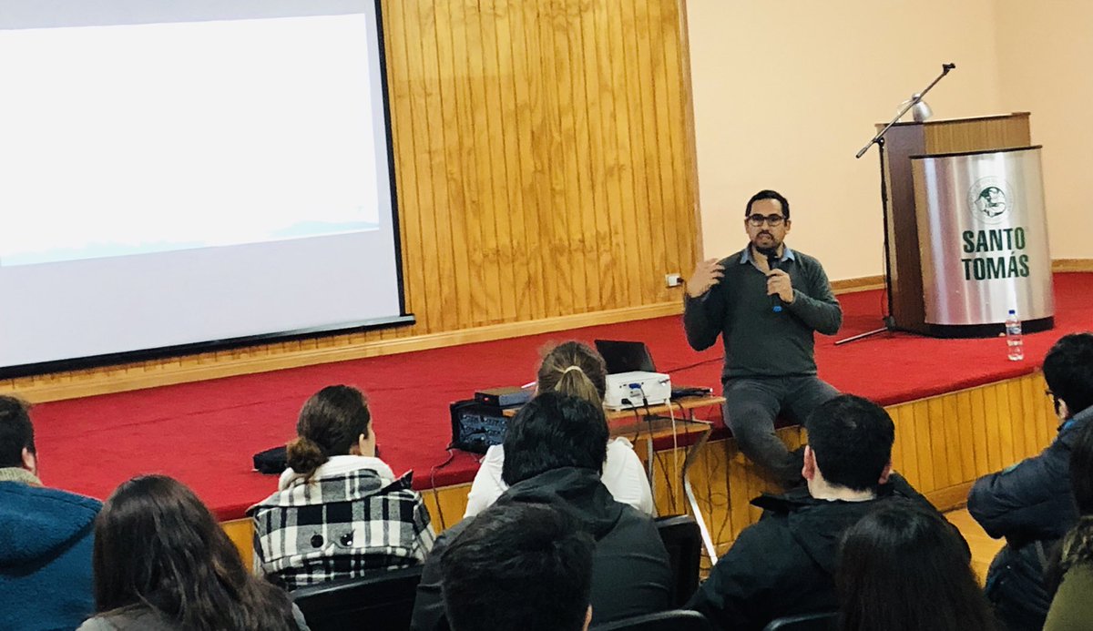 santotomaspuq's tweet photo. Estudiantes y docentes del área de turismo de #SantoTomás #PuntaArenas participando de un interesante taller sobre estrategias de #marketing y comercialización a través de RRSS para el #turismo a cargo de los amigos de @Tourdesk_App #traveleros https://t.co/2BfgAutLkB
