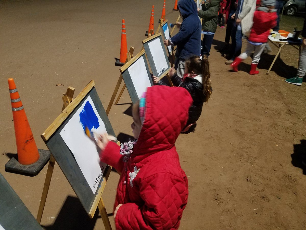 silandeluca's tweet photo. Ahora en Jardín de Infantes 909 de Saladillo compartiendo cierre proyecto "pintando los cielos" https://t.co/PUTlY8KfBB