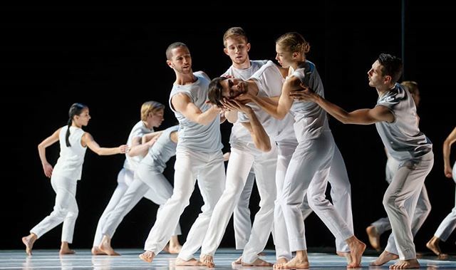 HubbardStreet's tweet photo. #SummerSeries is just one week away! You don't wanna miss this incredible evening of #dance -- with work from #CrystalPite, #AlejandroCerrudo, and #BrianBrooks!
Photo: TERRAIN by @brianbrooks_, #photography by @toddrphoto https://t.co/F5lgfHruz3 https://t.co/TqZA6dhptC