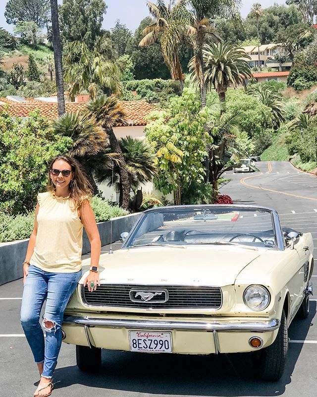 HerAutoExpert's tweet photo. It’s a gorgeous day to drive around a 1966 @Ford #Mustang #convertible around #Malibu #California! Wish I could bring it home with me. #heelsandwheels2019 #heelsandwheelsevent #drivelikeagirl #shedrives #ladydriven #herautoexpert #cargirl #classiccars https://t.co/S2ooMMWDdG