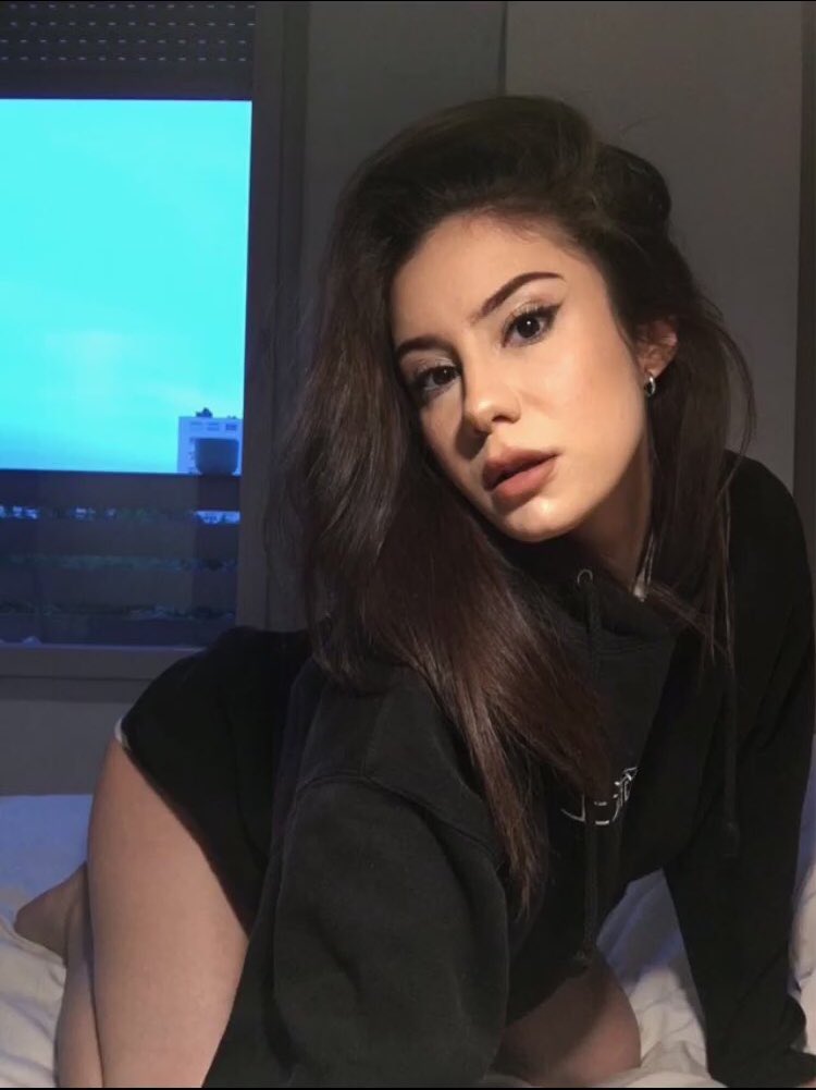 HotMayaK's tweet image. Nudes en dm ?