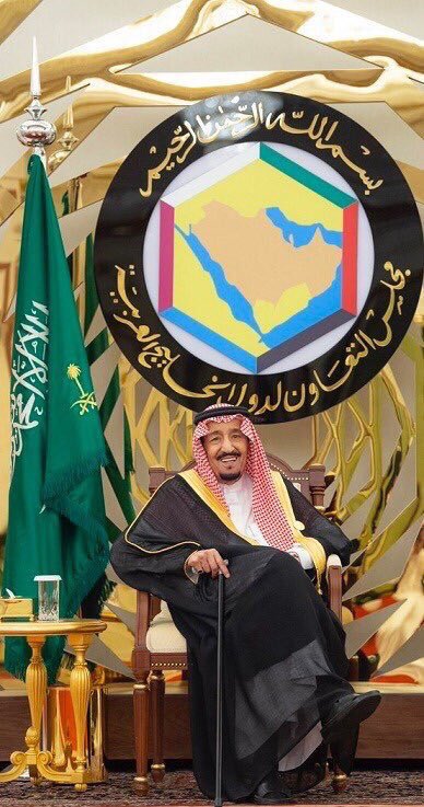 ccc1u's tweet photo. #خادم_الحرمين_الشريفين                                            مالك شبيه إلا السحاب المعتلي
تمطر على العالم ولا ترجي عطى https://t.co/hTZVhm8DYD