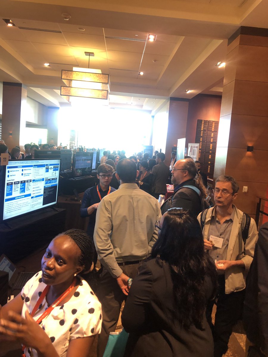 clusterjob's tweet photo. In #SDSS2019 @BekkBlando presents CJ capabilities and the CJ vision for #AmbitiousDataScience #MCEP #deeplearning #CJHub #cloudcomputing #DataScience https://t.co/2nNDt50tcJ