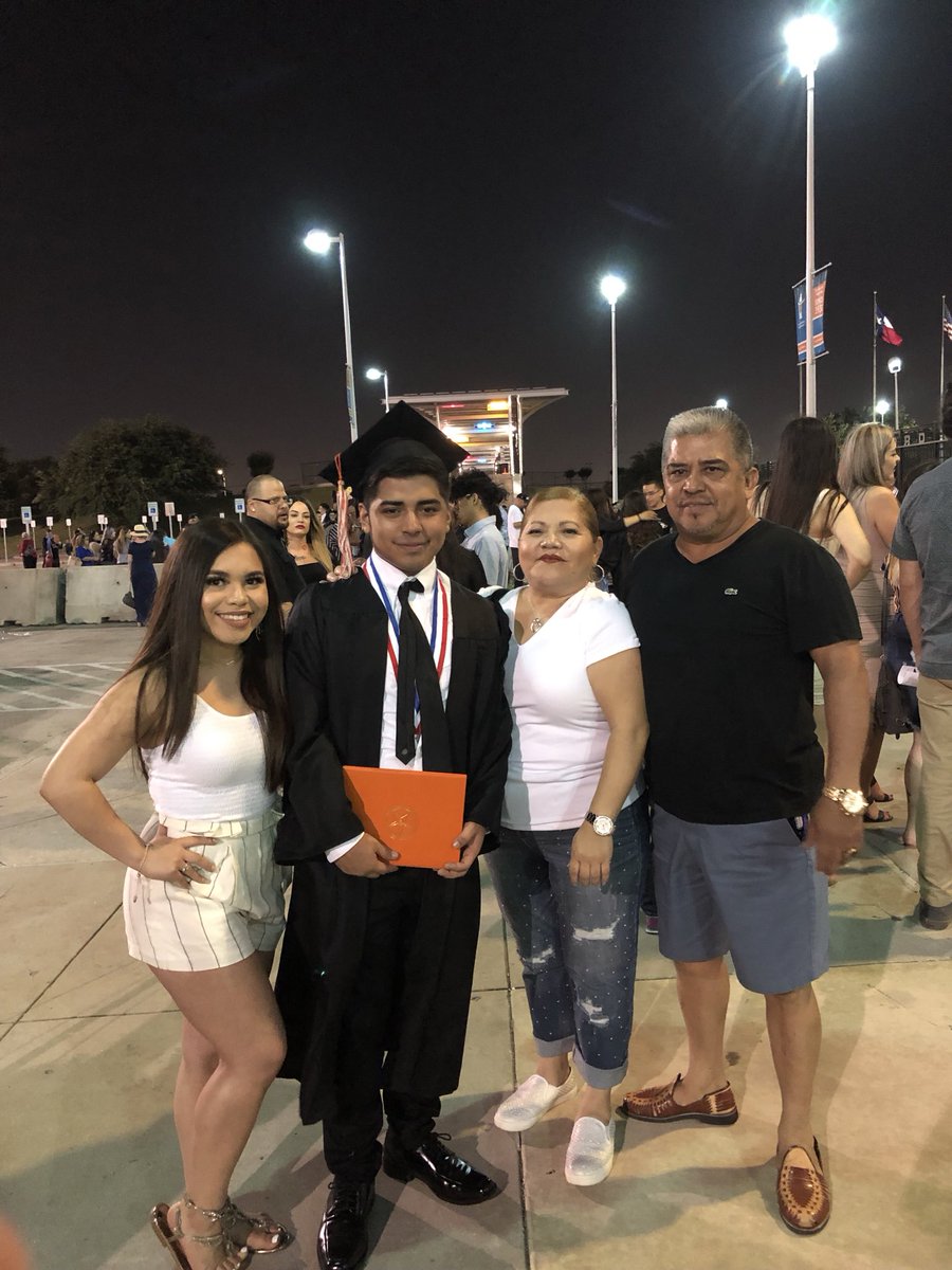 jesus_879's tweet photo. We made it 🌎 https://t.co/rMseZt1Dmz