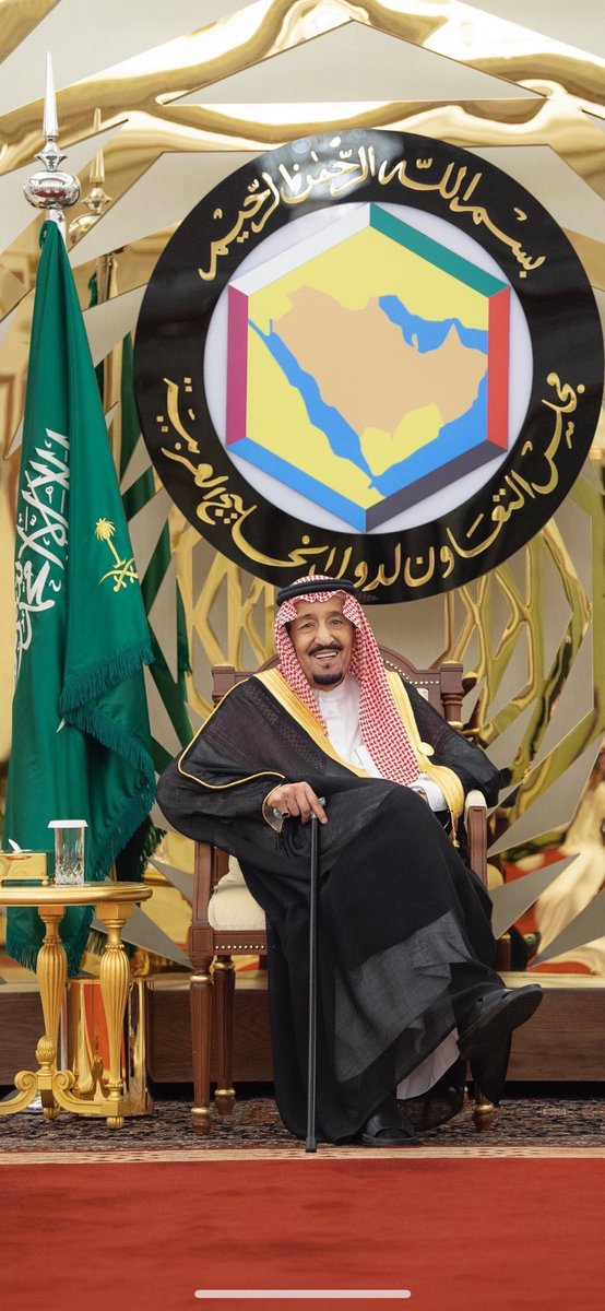 mfalahq's tweet photo. ابتسم يبتسم شعبك يا اخو نورة 
ويضحك الكون كله للسعودية🇸🇦
 #القمه_الخليجيه_العربيه https://t.co/eYe3GLiHaf