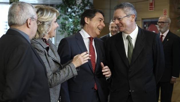 _infoLibre's tweet photo. El juez desimputa a #Gallardón y #González por la compra de #Inassa en el 'caso #Lezo' y procesa a otras 22 personas https://t.co/5BOUzhcNc4 https://t.co/7T3j6BRf6n