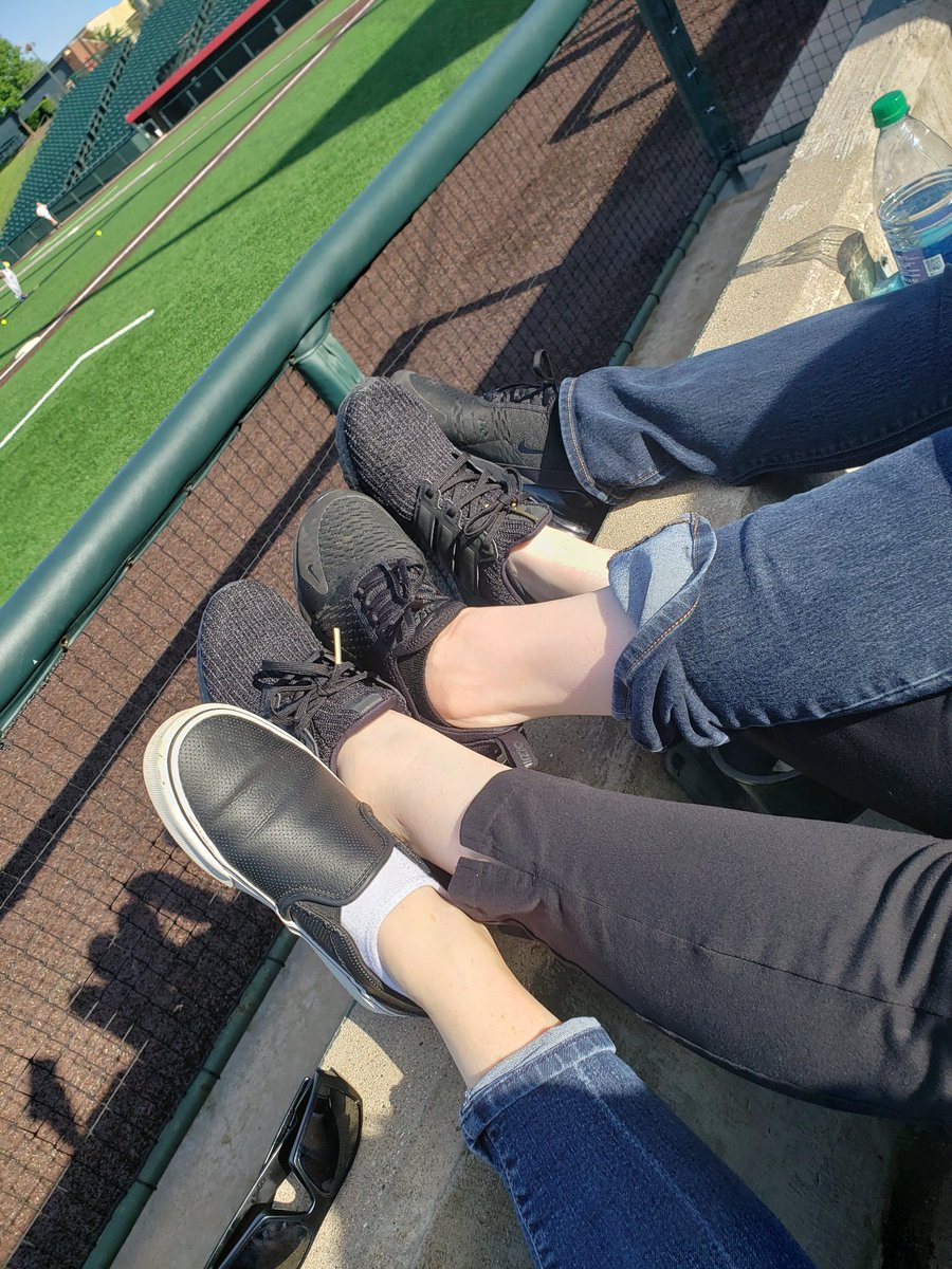 NikkiAriesMedia's tweet photo. Having a "who is the whitest white girl" contest. @SadieGlenn6469 @kclontzracing #AlwaysWorking #NoTimeForSun https://t.co/AALbmpTpi8