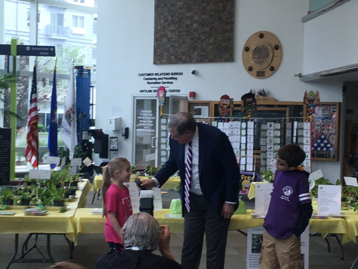 HartMagnetSTEAM's tweet photo. Congratulations to Maya! Best in Show for the Stamford Garden Club’s  2019 Lettuce Challenge! https://t.co/d1xBeOClDb