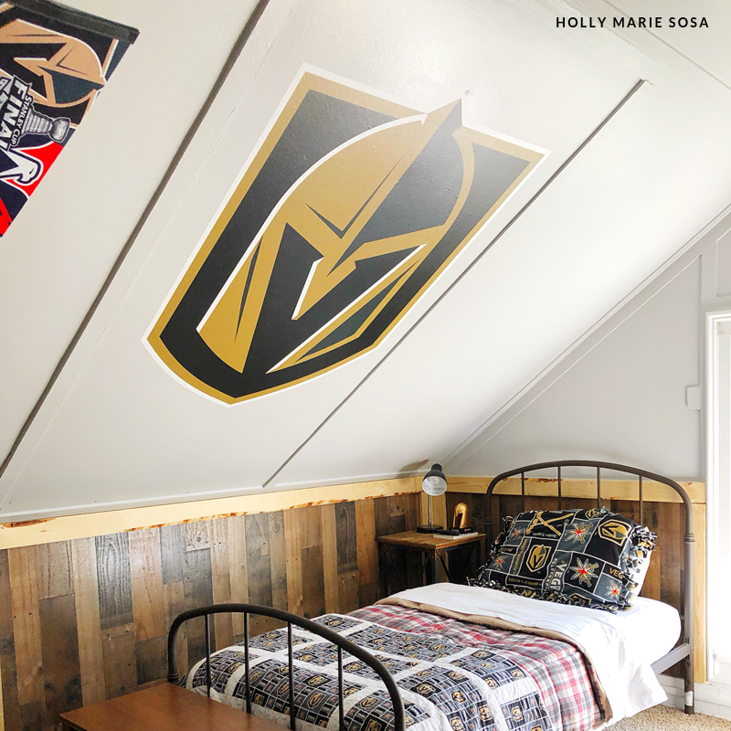 suburbiaU's tweet photo. #ad Have a kid who wants to decorate their bedroom walls w/team posters but you worry about damage to the paint? @Fathead has tons of custom & officially licensed wall décor that’s easy to remove without ruining walls! Check them out here-->> https://t.co/mWWFsDa9sP #FatheadFan https://t.co/OJXZBu9MRR