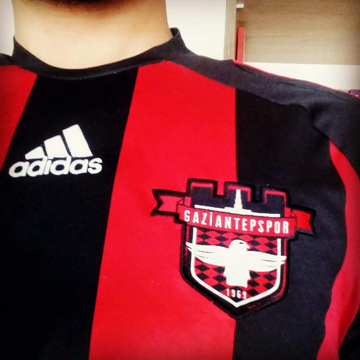 FreeFalconsBGT's tweet photo. Beleşe alınan değil, alın teriyle alınan formadır Gaziantepspor forması! https://t.co/yUka4Qr7l0