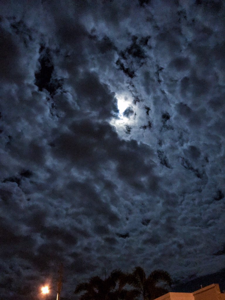 SollivanMedia's tweet photo. Clouds https://t.co/2wxrI4bJha