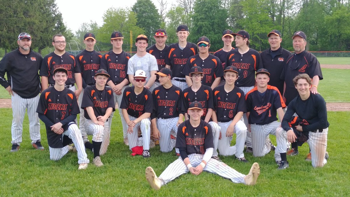 MLDillenbeck's tweet photo. WE'RE GOING TO THE FINALS!!!! Our @LyndonvilleCSD Tigers get the 9-4 win over the @CalMum_Raiders ! #LCSTigerPride https://t.co/REl6KPFXOc