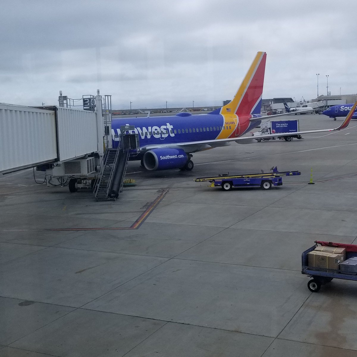 alxcook's tweet photo. Please bring back peanuts, pretzels are boring @SouthwestAir #anotheroption #cheesits https://t.co/HCXEJvugEV