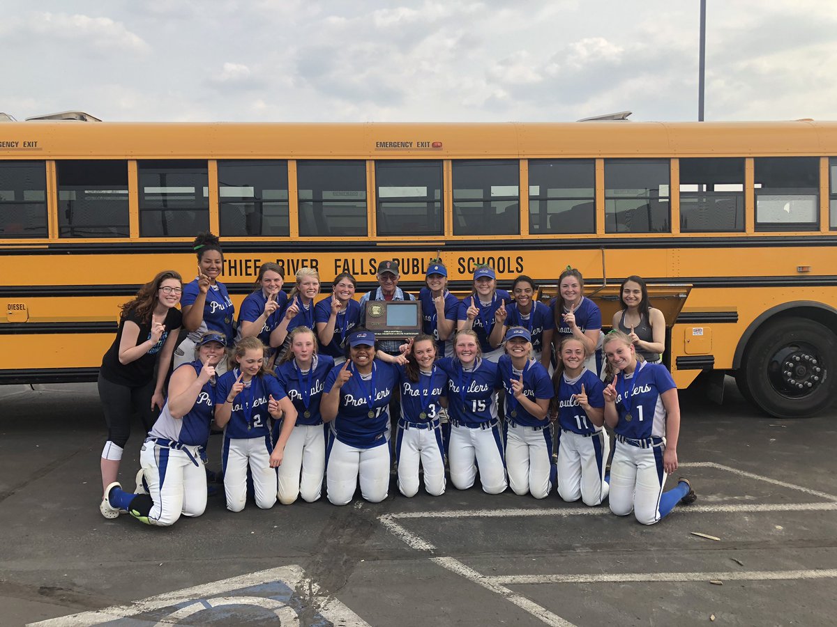 The gals are STATE BOUND!! Beating Park Rapids 10-3. trek to Mankato next week, see y’all there:)) Also big s/o to our main man Mert for all the miles and smiles throughout the season🤪🤠🤓🤩⭐️ #finshedstrong #keptthechatter #stilldriving #dubs