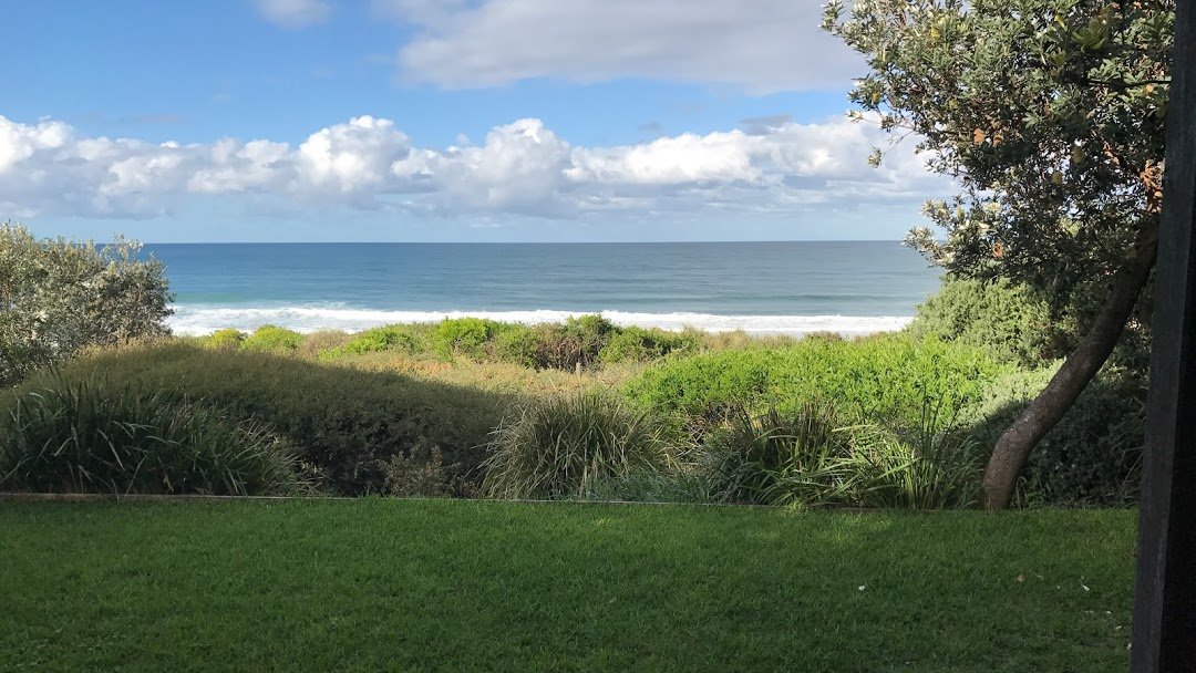 SeniorStays's tweet photo. Looking for a family beach house right on the beach where you can bring the Dog? Senior Stays has the house for you! Go to https://t.co/XorJwAXwgB to book now #CulburraBeach #beach #family #holidayhome #petfriendly #nsw #travel https://t.co/Ct6XcIrWlH