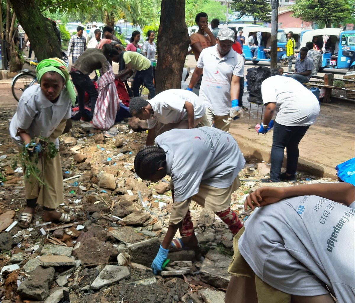 s_kappe's tweet photo. Thanks to @Cifaonlus @ChildfundET @addisale @AmchamET for parterting with @DowPackEMEA to promote #collection, #sorting and #recycling in #Ethiopia
#projectbutterfly #BetterEnviroment #BetterTomorrow #pullourweight https://t.co/SNAP3YXgY4