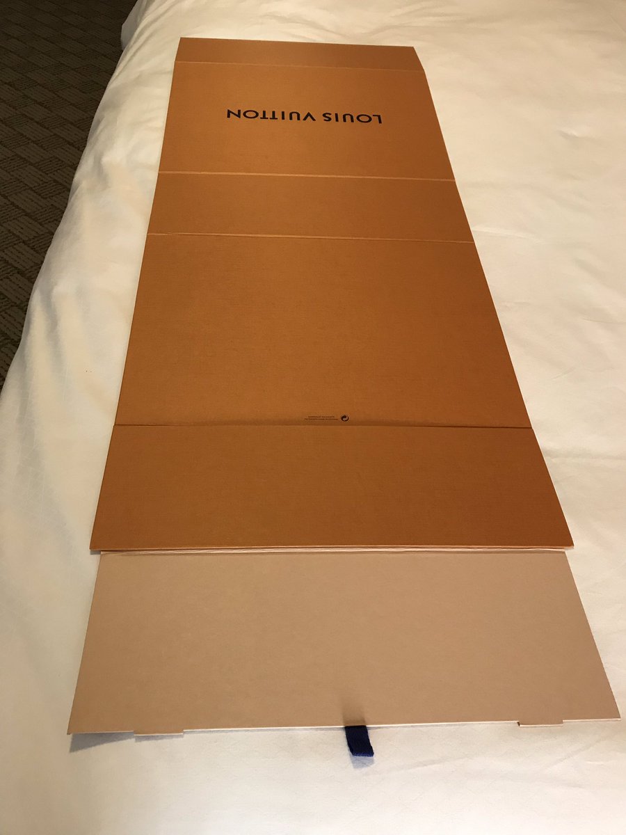 ルイヴィトンの箱が新しく 折りたたみ可能に生まれ変わって登場