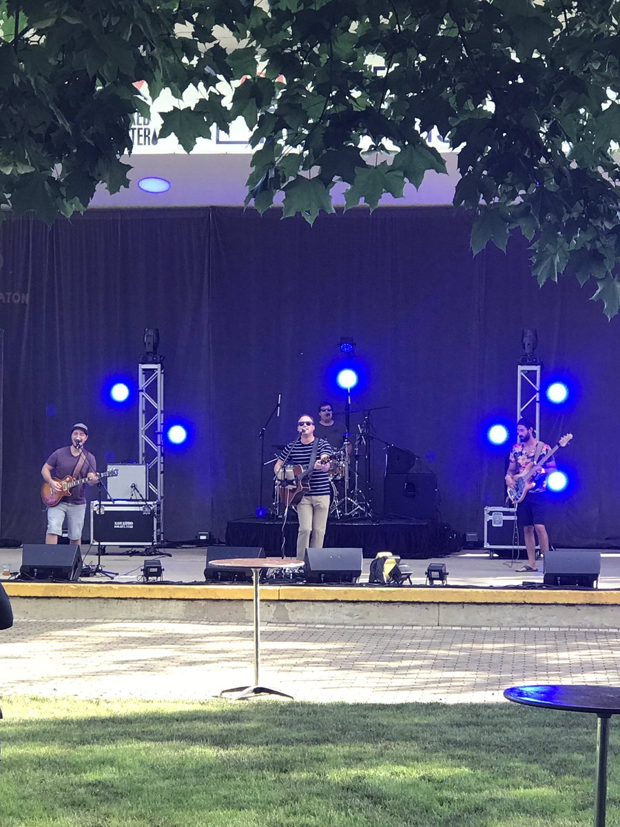 AlessandroATT's tweet photo. Having an AMAZING day here at Memorial Park! 💪🌎💙 Come to see all the great people, the awesome singers and the FUN this Event has for you! As well as all the INCREDIBLE offers AT&amp;T has for you!💙 #SmilesMatter #LifeAtATT https://t.co/XmL8pL6qrU