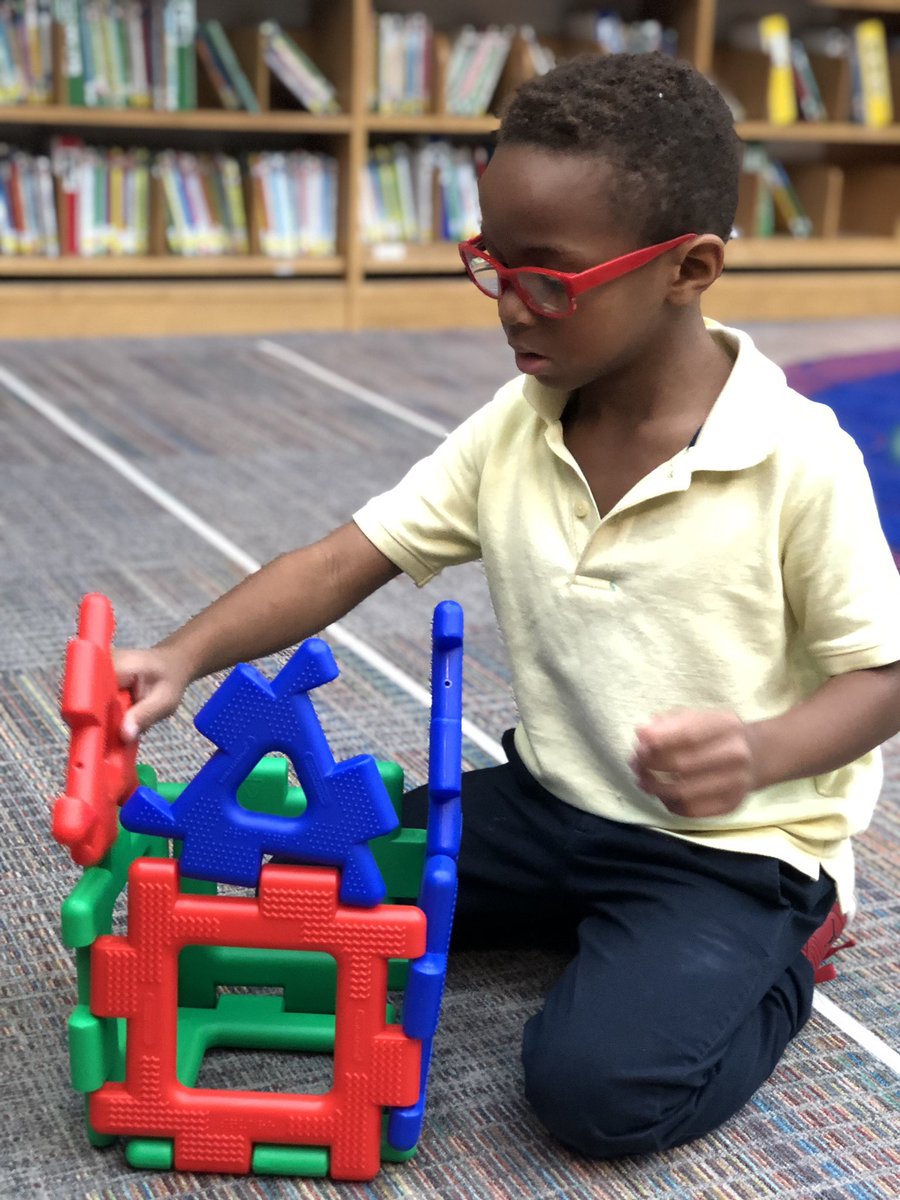 AVedeikis's tweet photo. Working together to build some awesome structures with our new linking blocks. #dolestrong #teamwork #buildingchallenges https://t.co/dW7ui4C3uE